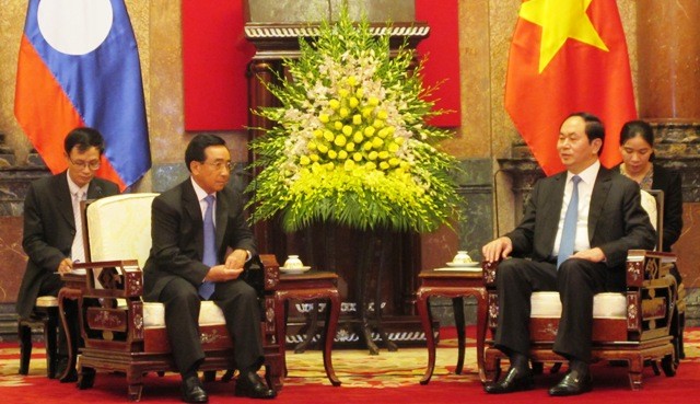 Staatspräsident Tran Dai Quang empfängt den laotischen Vizestaatspräsident - ảnh 1